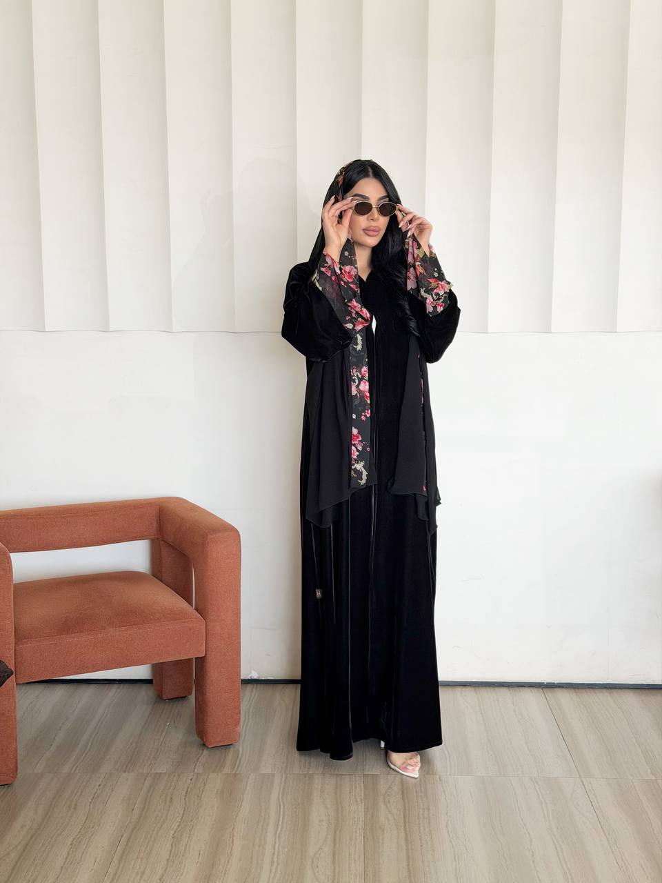 عباية 'أرين' الشتوية: فخامة الدفء والأناقة المخملية - الصورة 2