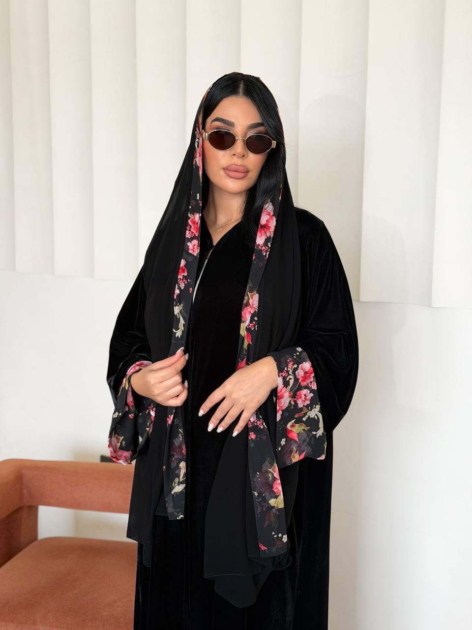 عباية 'أرين' الشتوية: فخامة الدفء والأناقة المخملية - الصورة 3