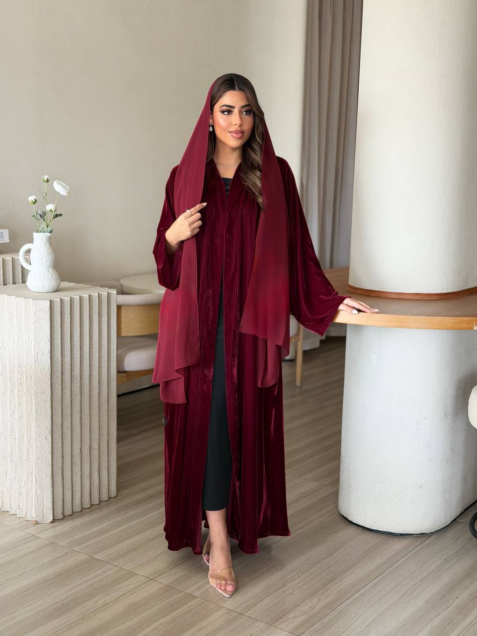 أيقونة الدفء الملكي: عباية شتوية فاخرة قطعتين