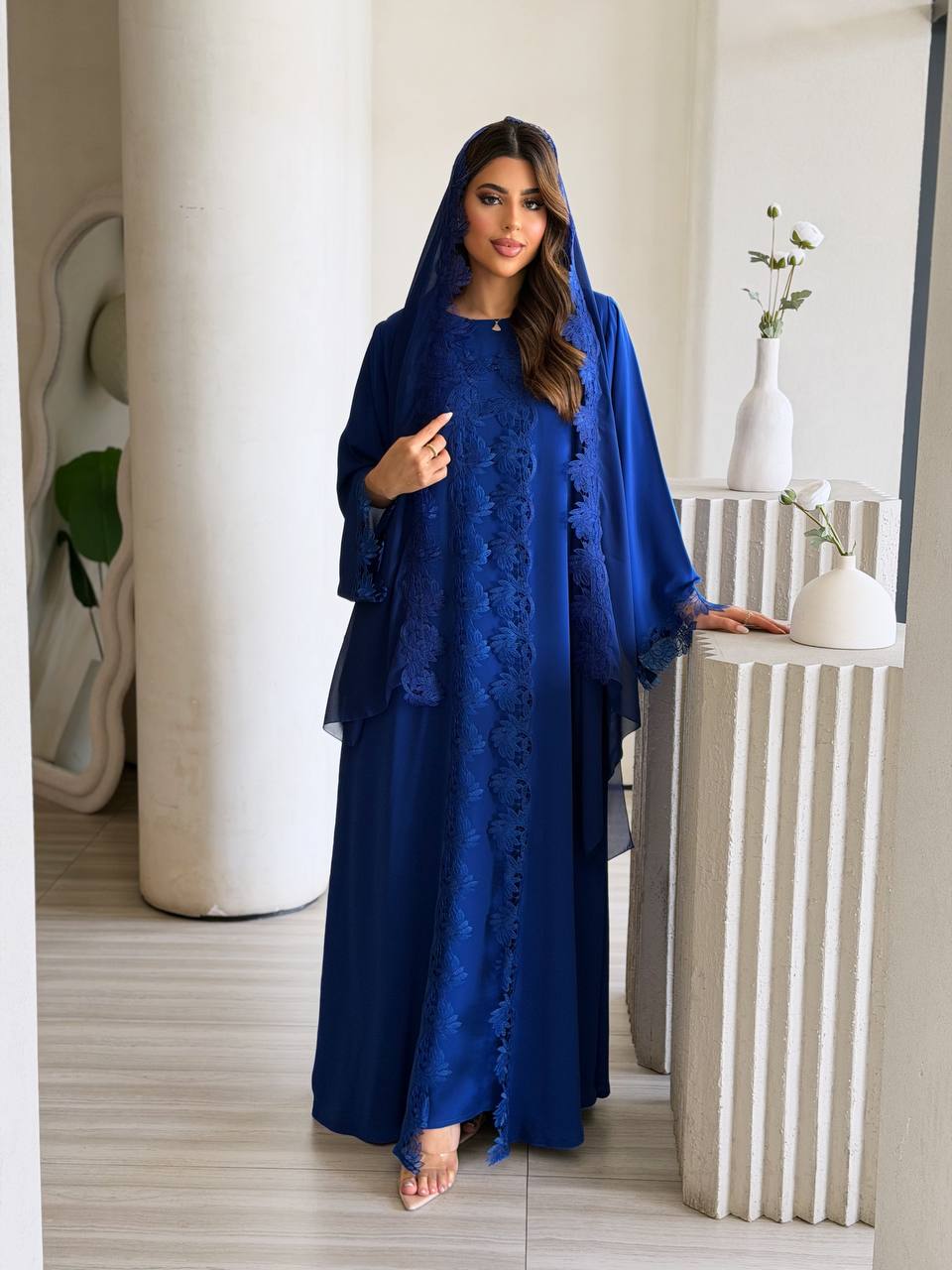 طقم عباية 'رونق الفخامة' الكلاسيكي - 3 قطع متكاملة