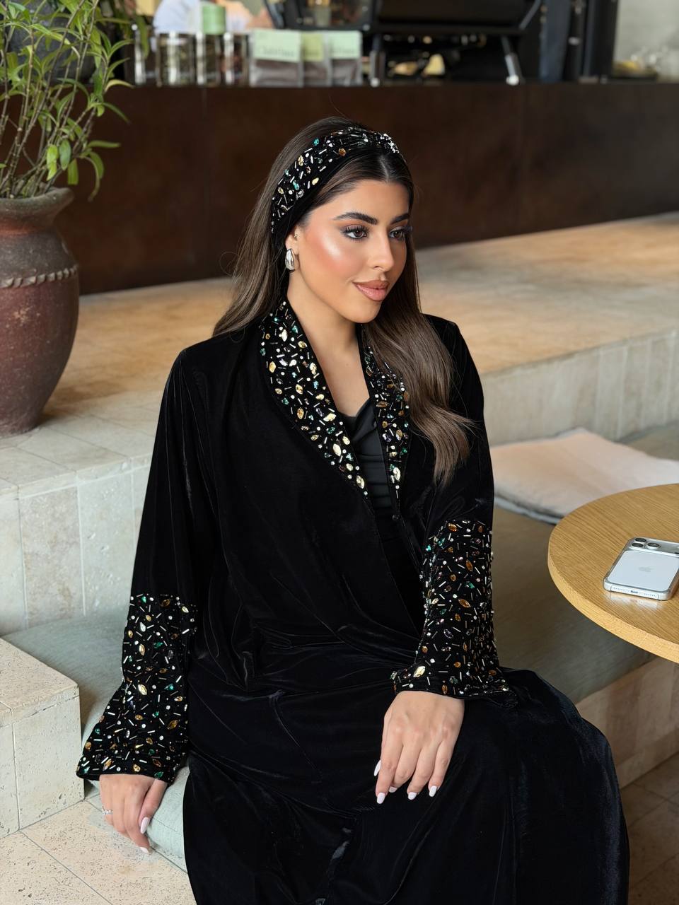 عباية (رونق الشتاء) - طقم ملكي متكامل - الصورة 3