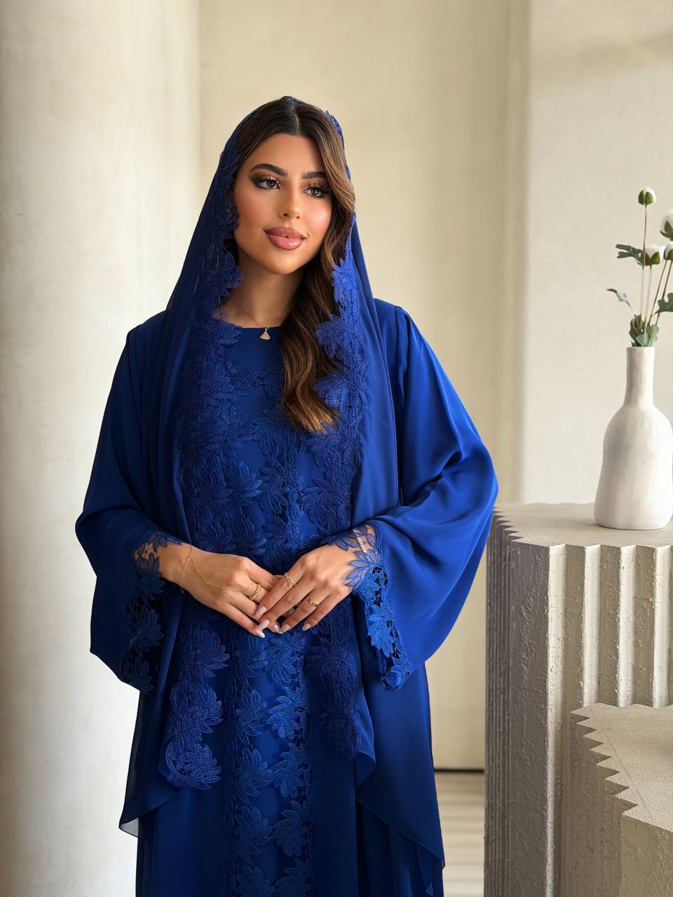 طقم عباية 'رونق الفخامة' الكلاسيكي - 3 قطع متكاملة - الصورة 4