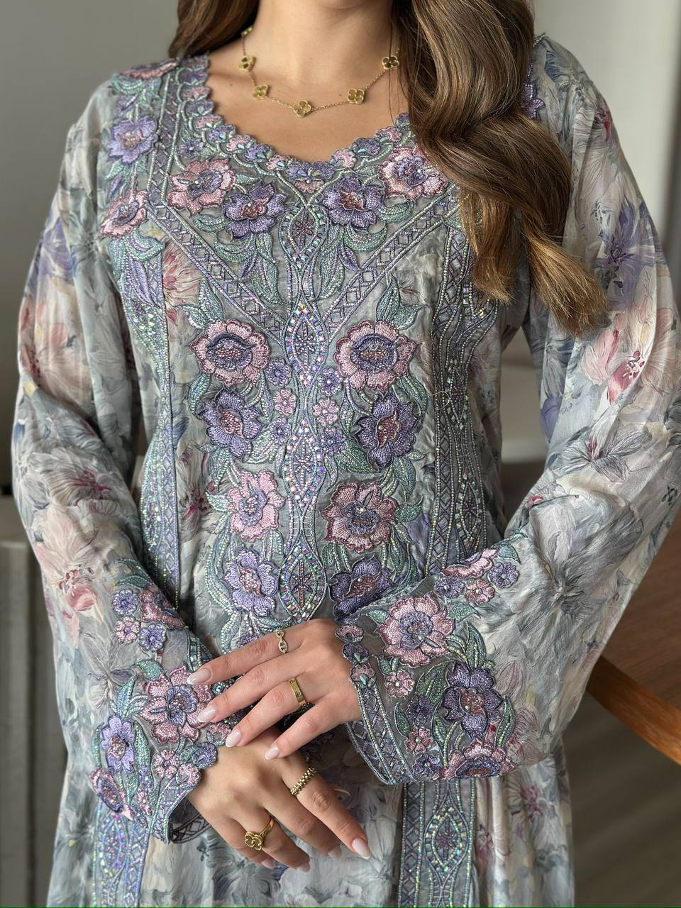 مخور 'إمبيريال فينيسيا' – سحر الحرير الإيطالي وتلألؤ الكريستال - الصورة 4