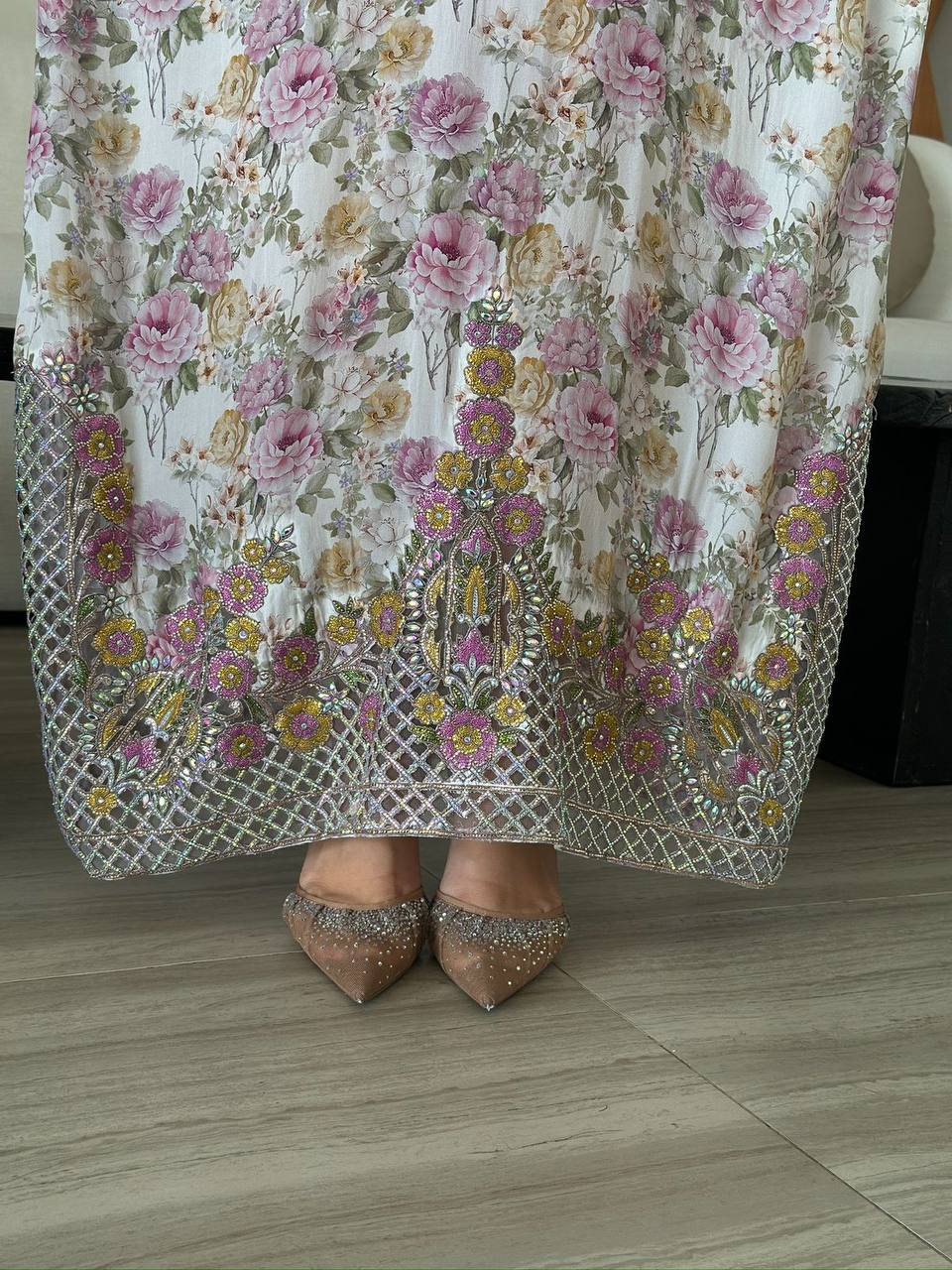 مخور "أرستقراط" الملكي: سحر الحرير الإيطالي ووهج الكريستال - الصورة 4