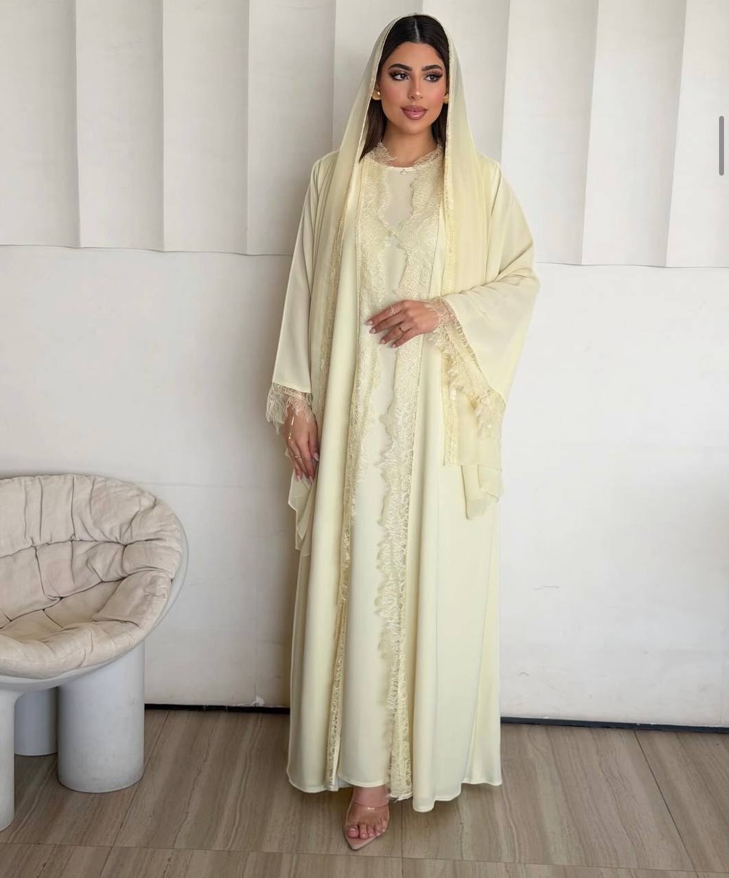 عباية كلاسيكية أنيقة بقماش فاخر تمنحك إطلالة راقية كل يوم