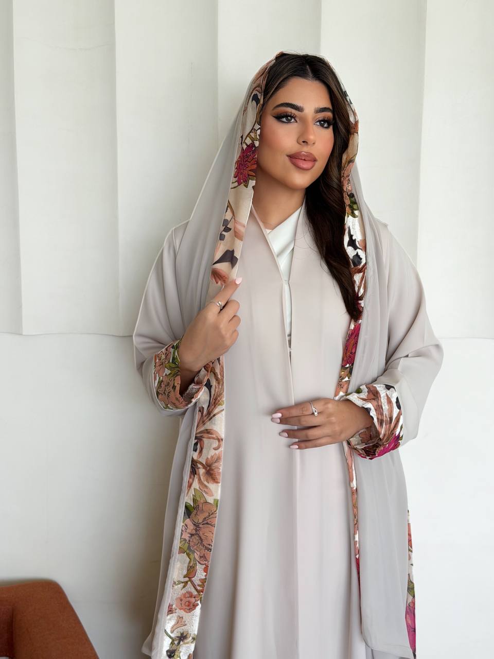 عباية 'أريا' العصرية: أيقونة الأنوثة والرقي - الصورة 3