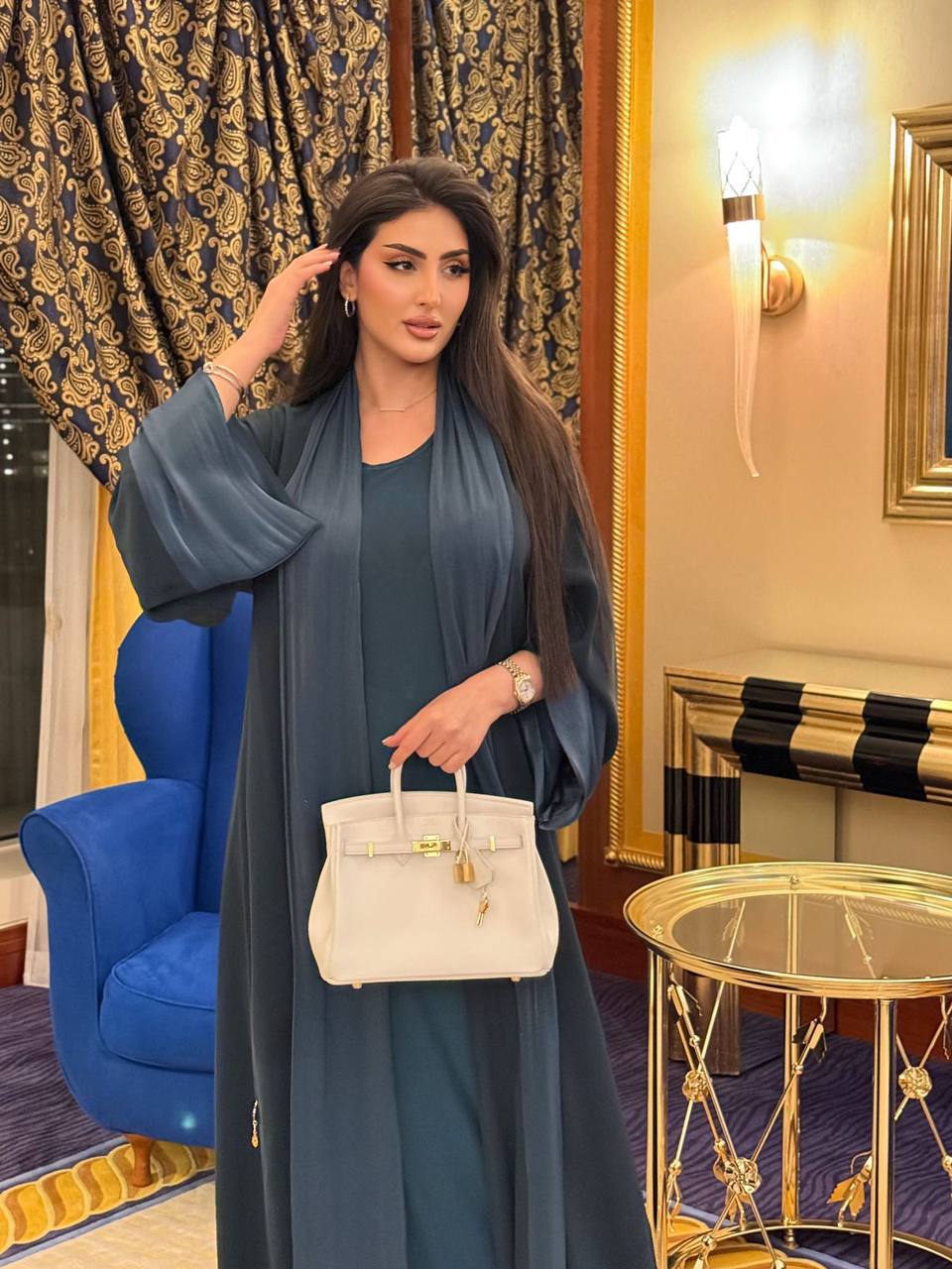 عباية سحر الأنوثة - لمسة الرقي العصري - الصورة 4