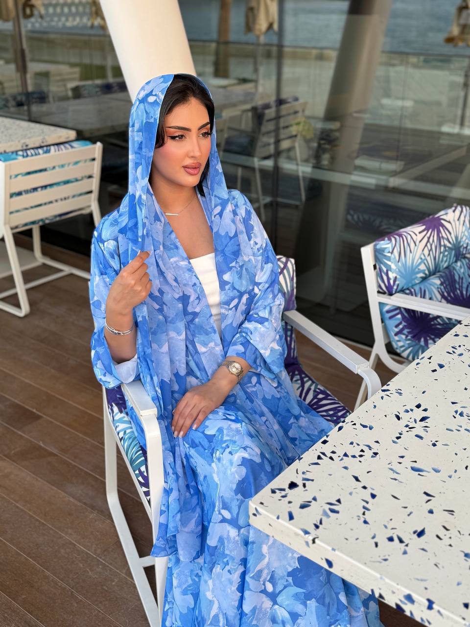 سديم الأناقة - طقم العباية العصرية الفاخرة - الصورة 3