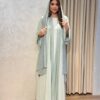 عباية ملونة بتصميم عصري تضيف لمسة أنوثة وأناقة لإطلالتك اليومية . - إطلالة حصرية