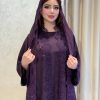 عباية بنفسجية فاخرة بتطريز دانتيل ملكي طقم 3 قطع يشمل فستان وشيلة مطرزة، تصميم خليجي راقي للمناسبات والأعياد يمنحك حضورا ساحرا وإطلالة أنيقة متكاملة تماما