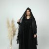 عباية سهرة سوداء فاخرة بالشك والترتر اللامع بتصميم ملكي انسيابي مع شيلة شفافة بحواف دانتيل لإطلالة متميزة في جميع الحفلات والمناسبات الفخمة والجميلة الراقية